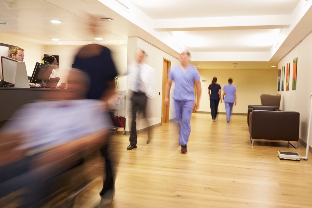Busy_people_in_a_hospital